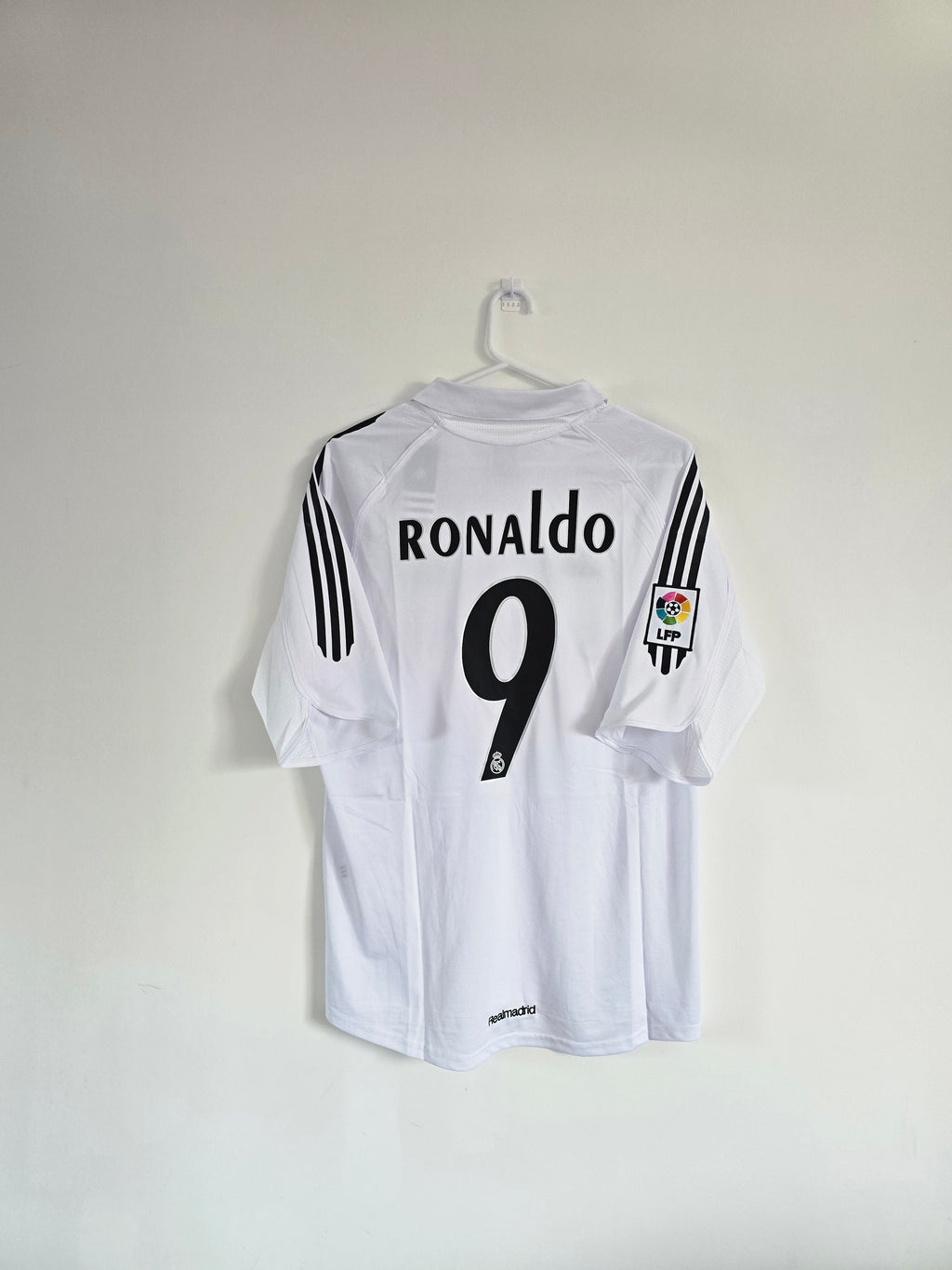 Real madrid 2005/06 Home jersey #9 Ronaldo Nazario Retro