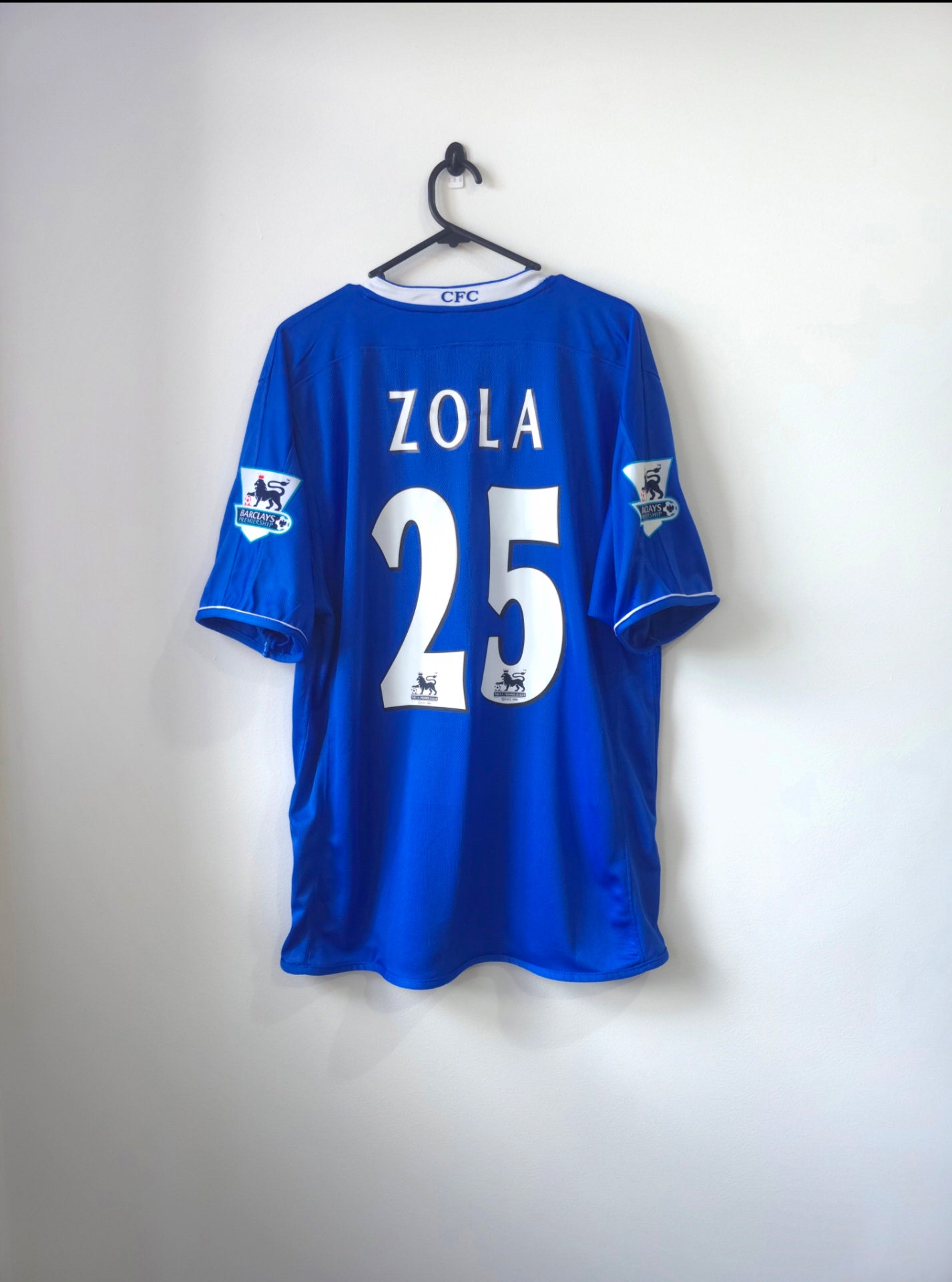 Chelsea 2001/03 Home Retro Jersey #25 Zola