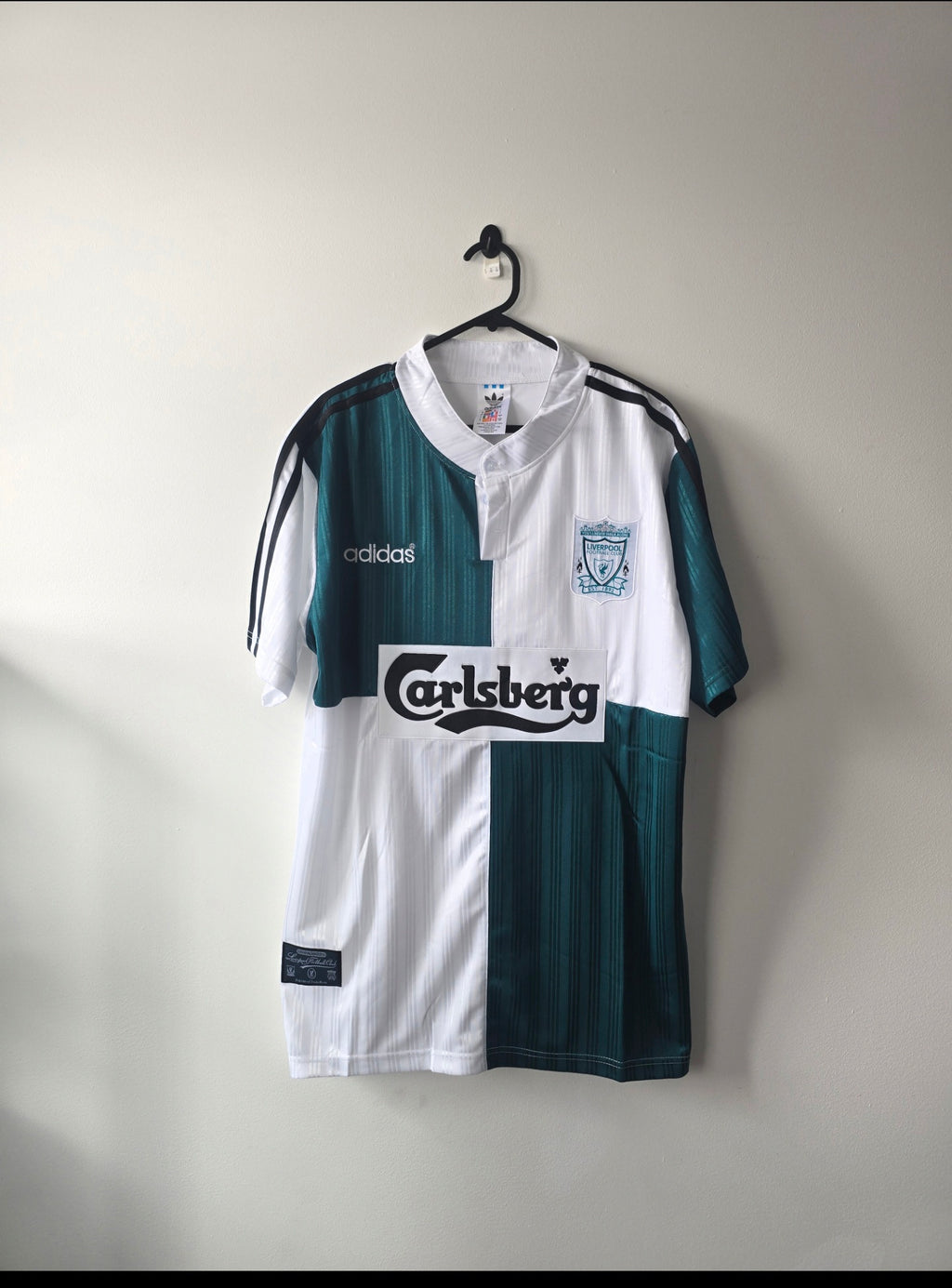 Liverpool 1995/96 away Retro