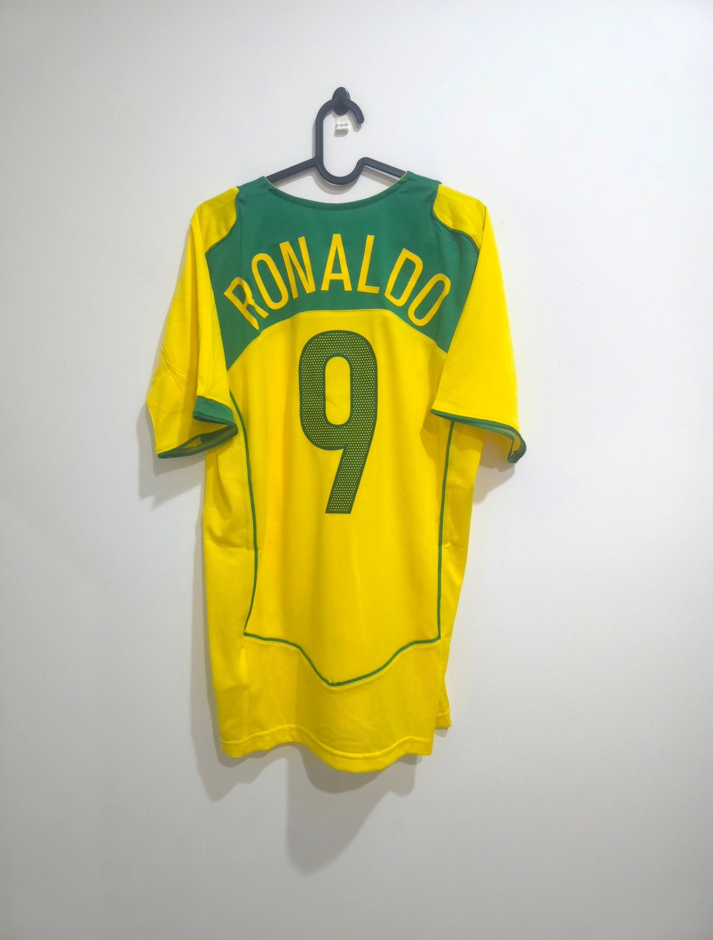 Brazil 2004 Home Retro Jersey #9 Ronaldo Nazario